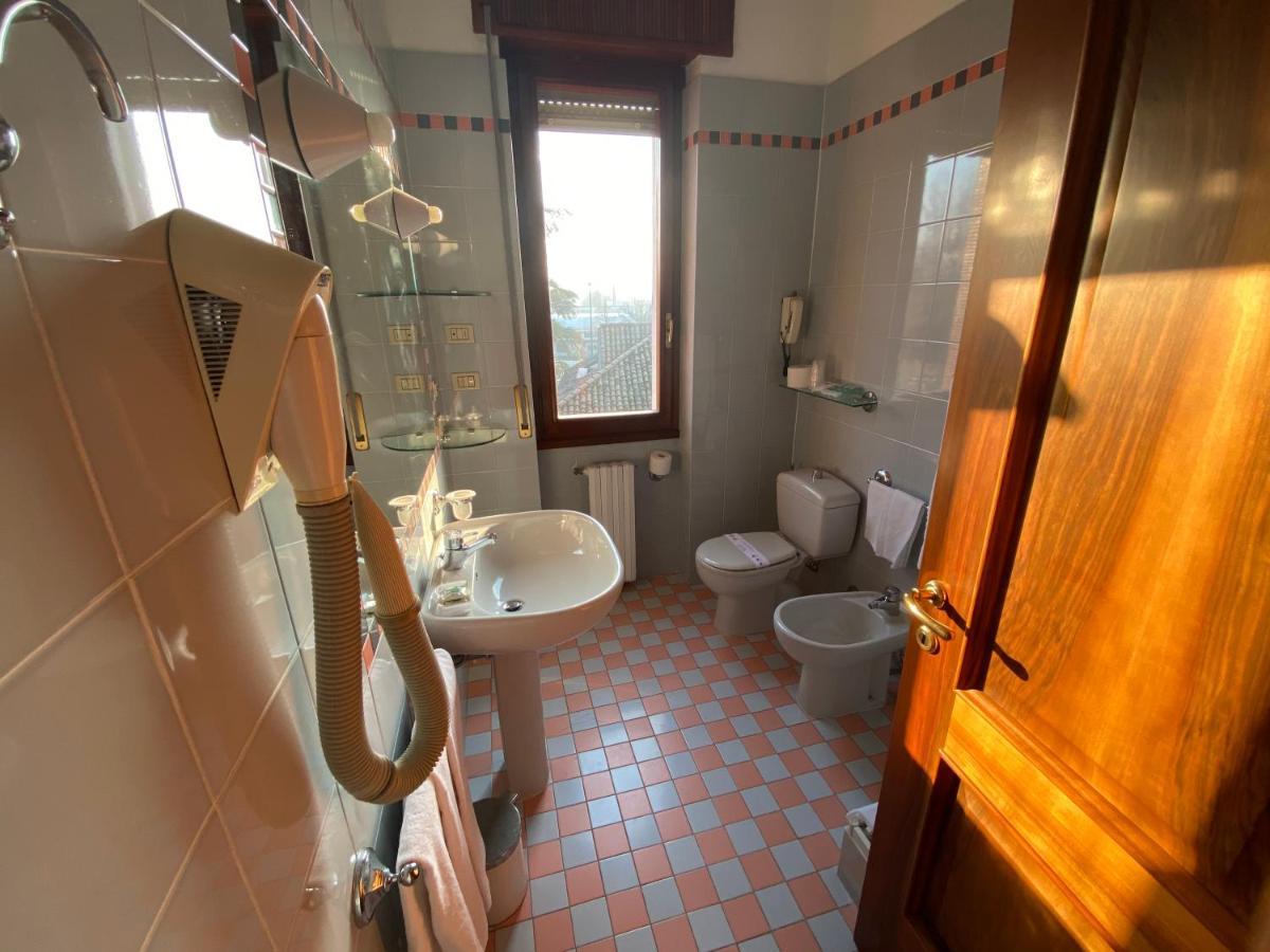 Albergo Cerchi Тортона Екстериор снимка
